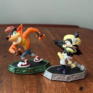 Skylanders set of 2 Crash Bandicoot and Dr. Neo Cortex Figures